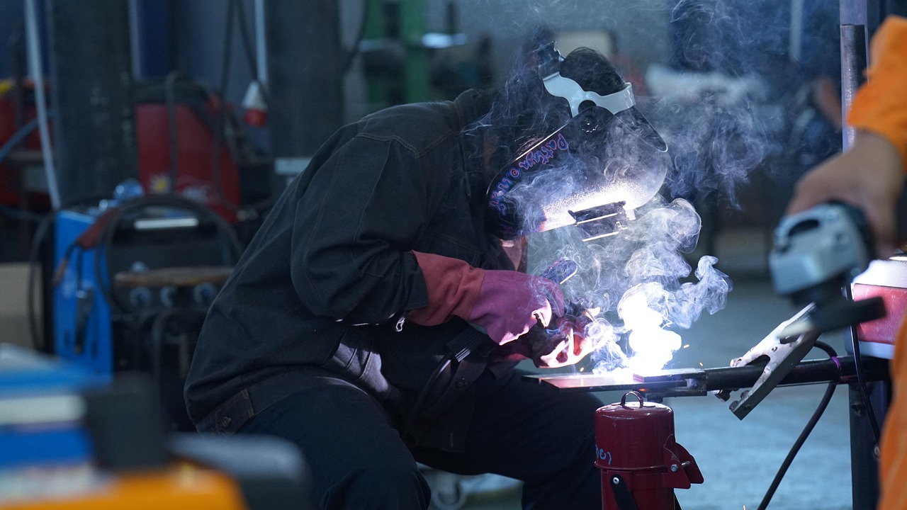 entdecken sie die wichtigsten schweißzusammensetzungen für verschiedene materialien und anwendungen. lernen sie die eigenschaften und vorteile jeder zusammensetzung kennen, um optimale schweißergebnisse zu erzielen.